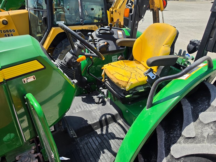 2022-john-deere-5100e-image-16
