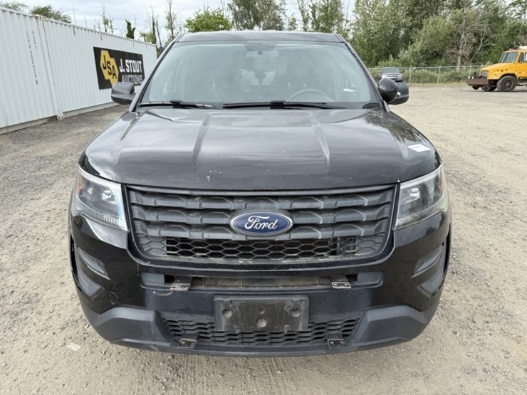 2018-ford-explorer-image-8