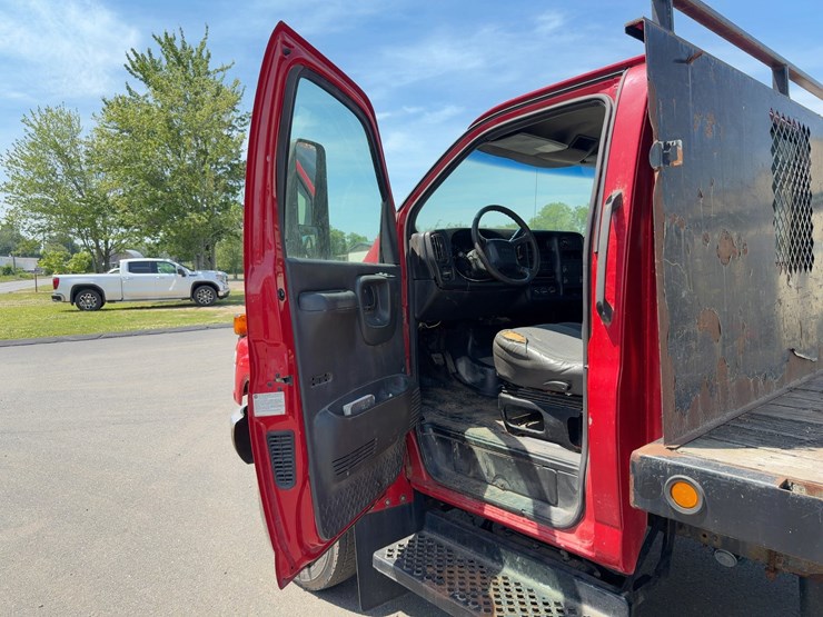 2003-gmc-c4500-s/a-flatbed-truck-image-16