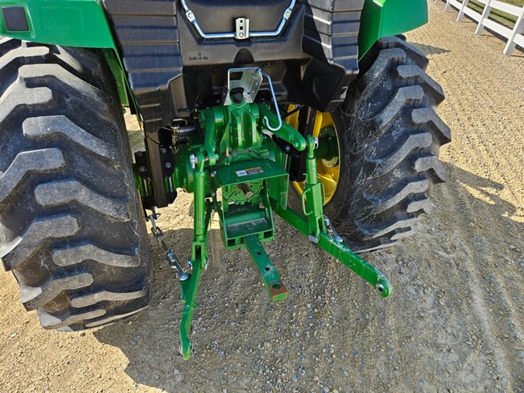 john-deere-4052m-image-15