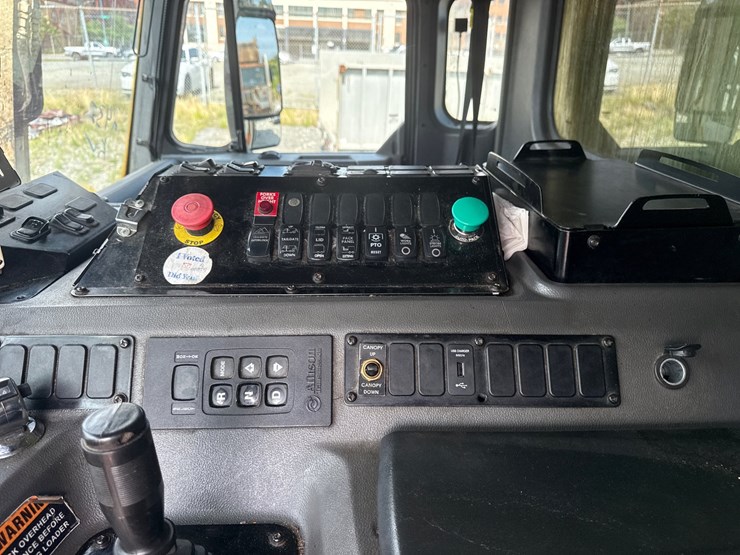 #5-•-2018-peterbilt-mammoth-front-loader-image-49
