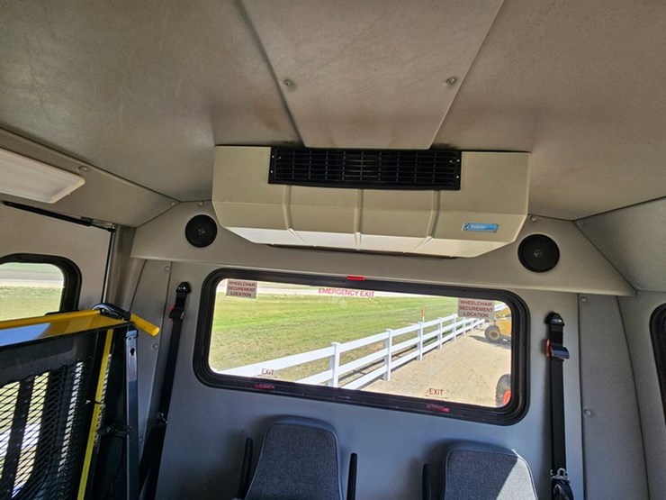 2012-ford-e350-image-37