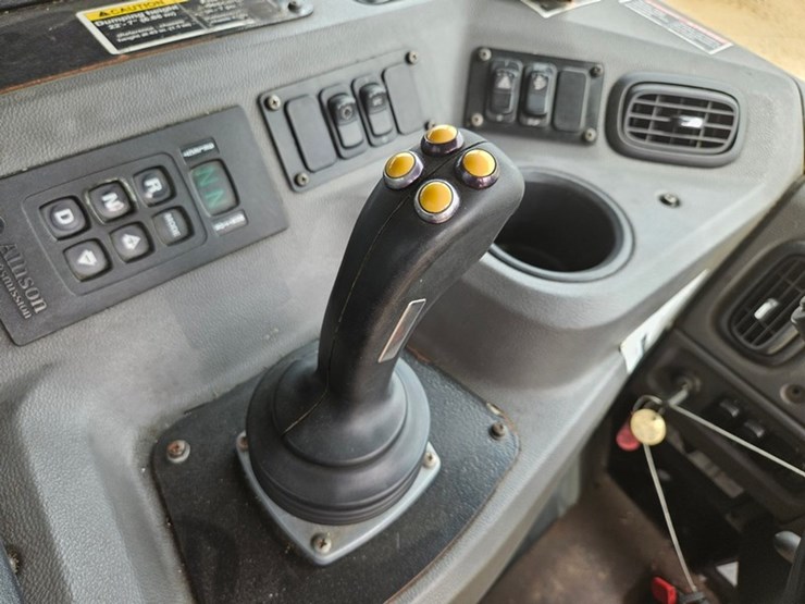 #5222-•-2015-peterbilt-garbage-truck-image-43