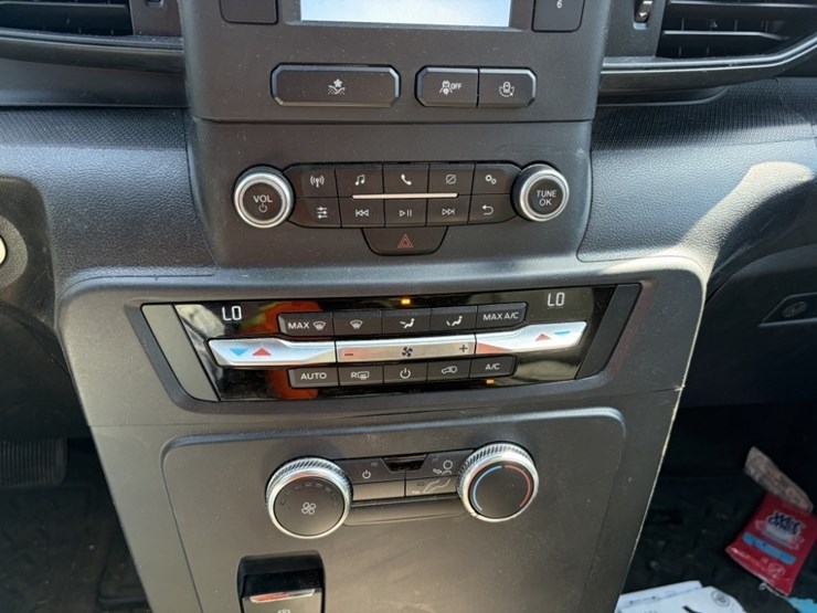 2020-ford-explorer-image-35