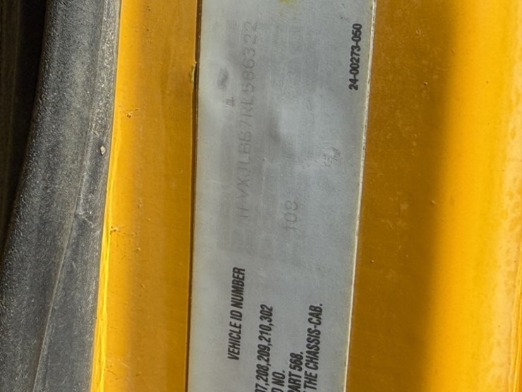 1994-freightliner-fl80-image-9