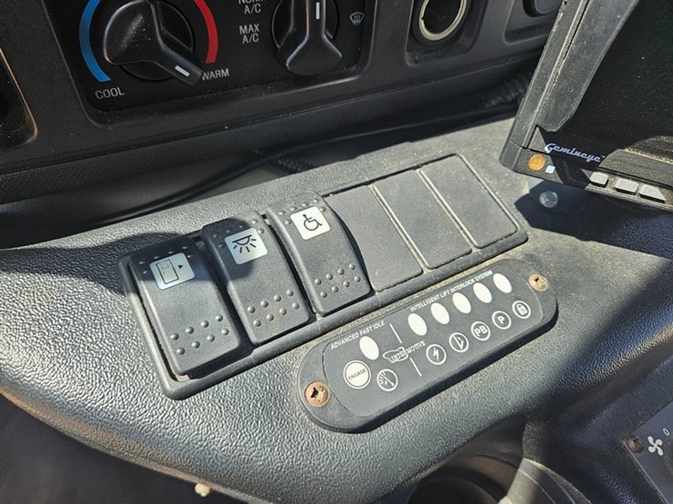 2012-ford-e350-image-22