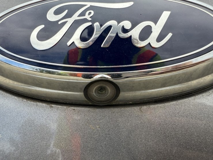 2015-ford-taurus-awd-sedan-image-19