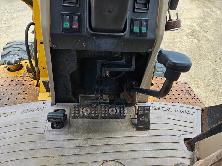 deere-410d-image-27