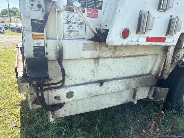 #8-•-2017-crane-carrier-heil-rear-load-garbage-truck-image-35