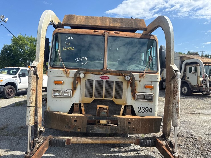 #6-•-2017-peterbilt-heil-front-loader-image-2