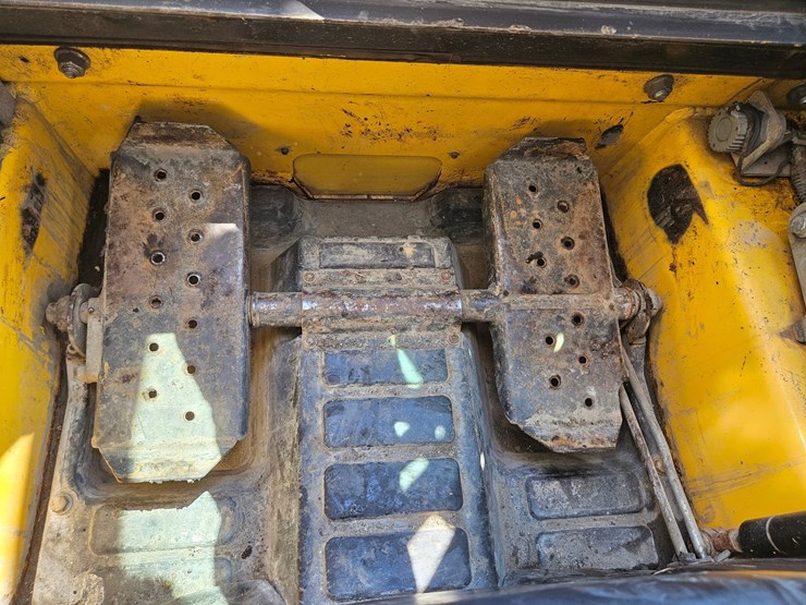 new-holland-c238-image-24