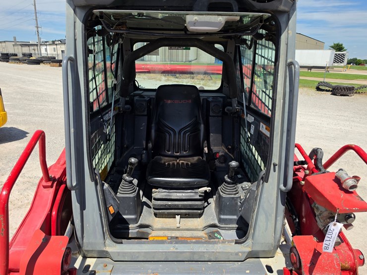 2018-takeuchi-tl10v2-image-7