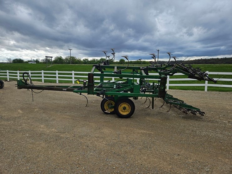 john-deere-16-image-2