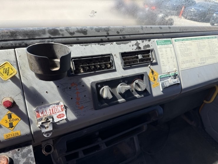 1994-freightliner-fl80-image-30