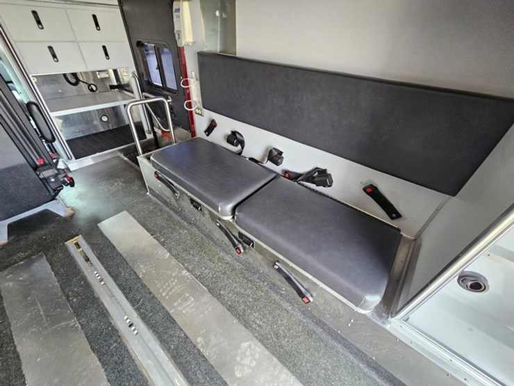 2016-ford-e450-image-25