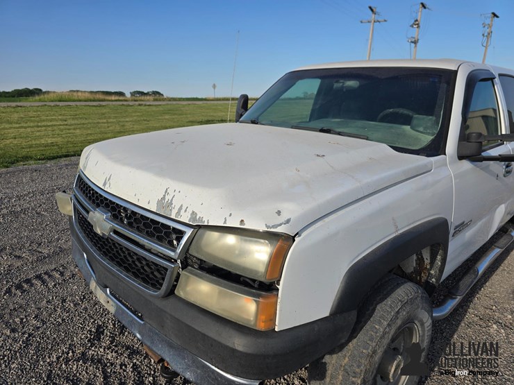 2006-chevrolet-silverado-2500-image-10