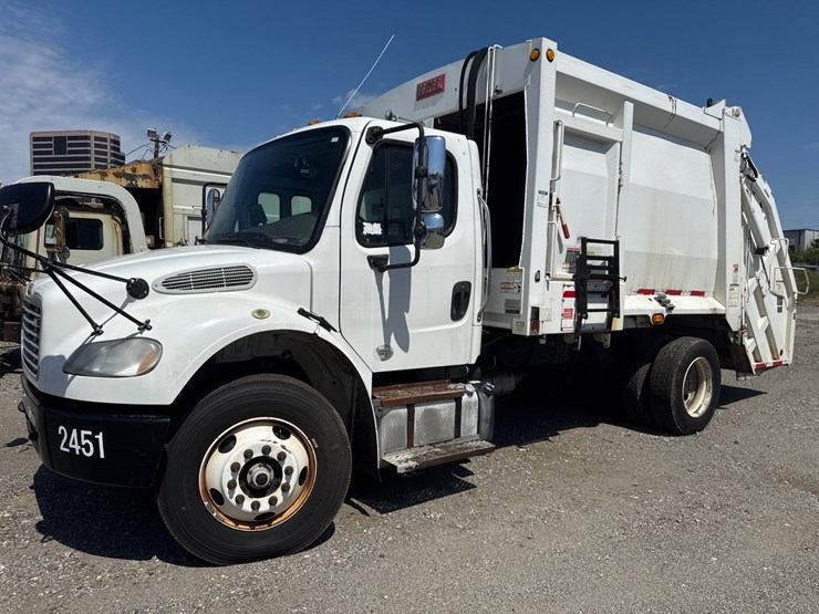 #9-•-2016-freightliner-heil-rear-load-garbage-truck-image-4