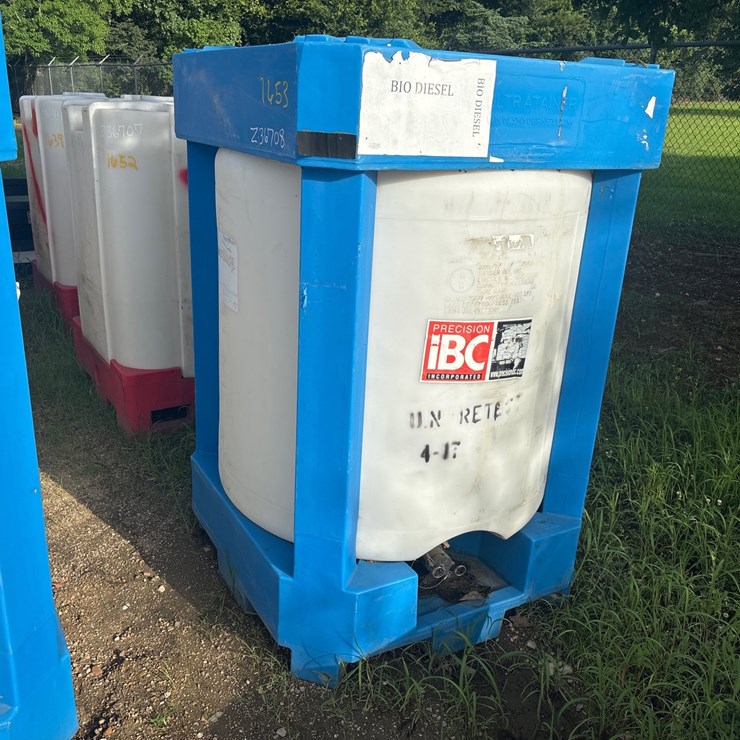 #1653 • 330 GALLON PLASTIC STORAGE OIL TANK