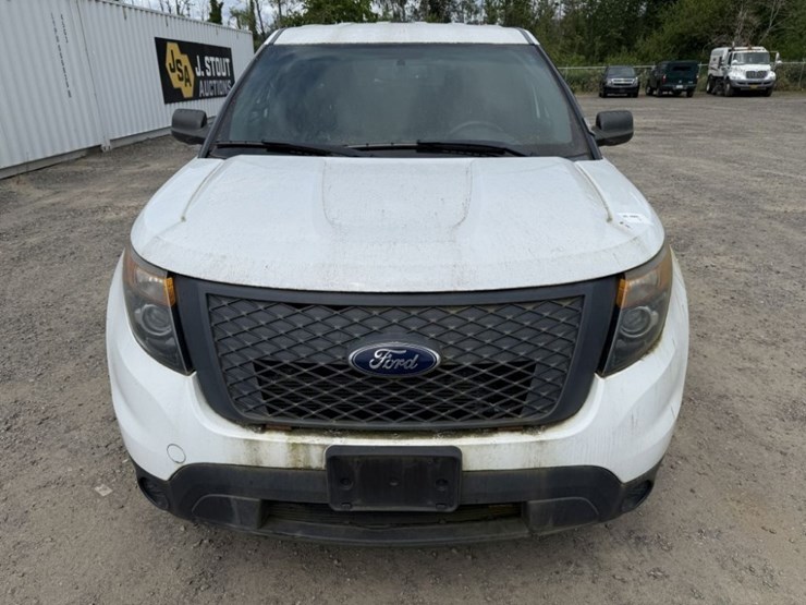2015-ford-explorer-image-8