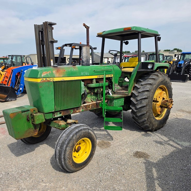 1975 JOHN DEERE 4230