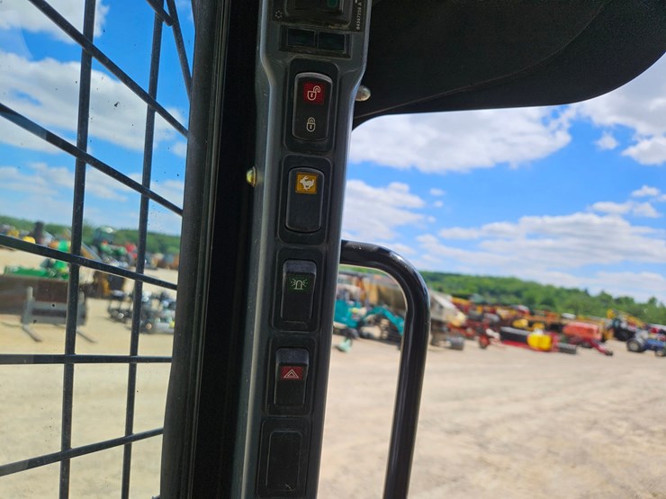 new-holland-c238-image-33