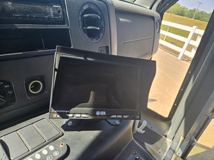 2012-ford-e350-image-23