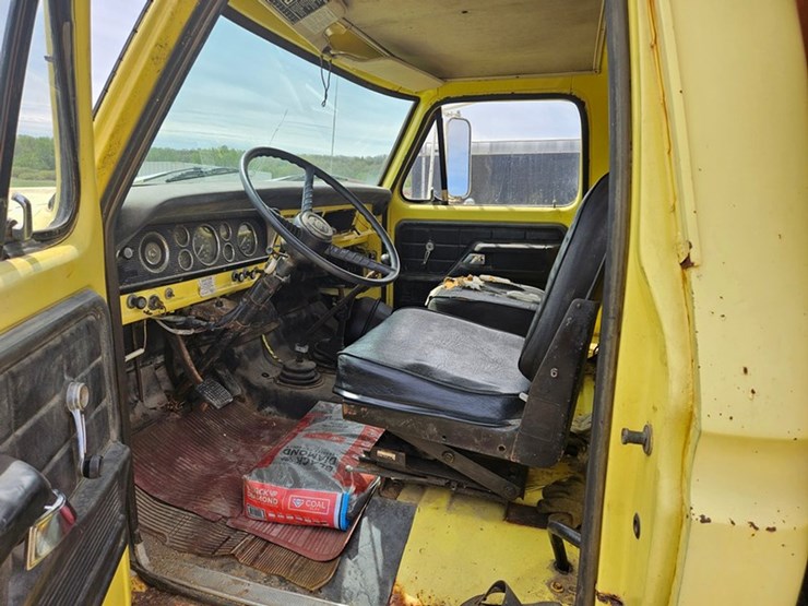 1975-ford-f750-image-55