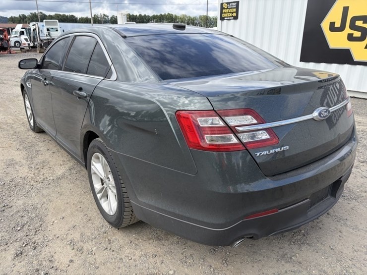 2016-ford-taurus-sedan-image-6