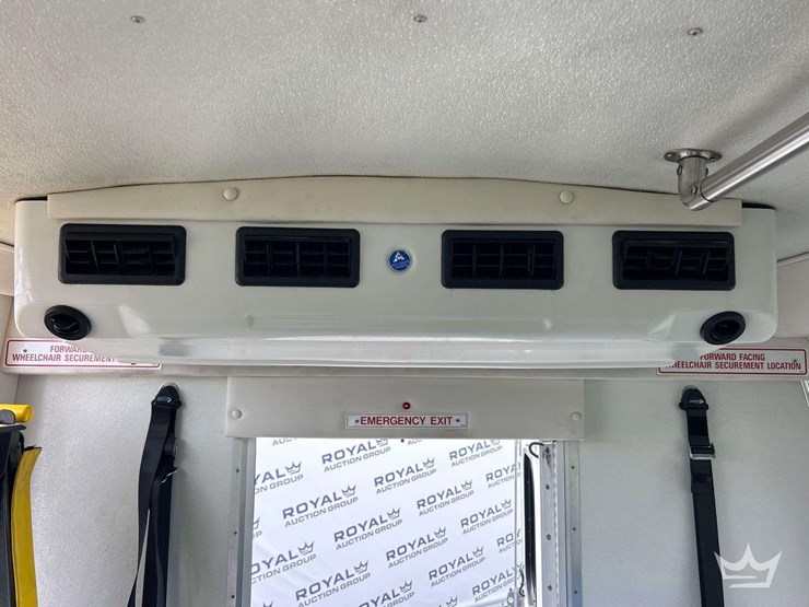 2015-ford-e450-image-32