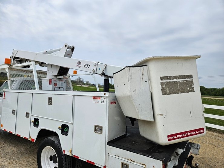2008-ford-f550-image-13