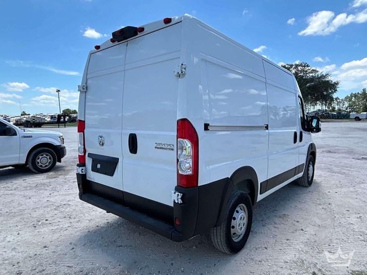 2023-ram-promaster-1500-image-3