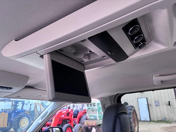 2012-volkswagen-routan-image-7