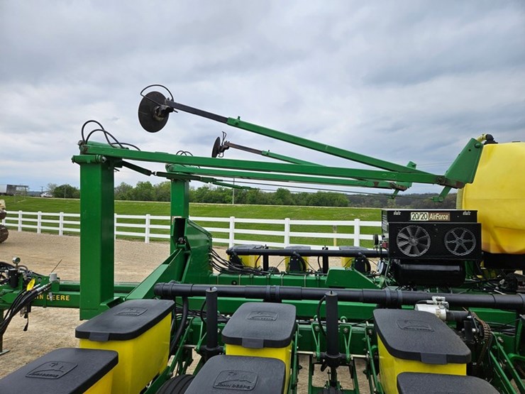 john-deere-7200-image-76