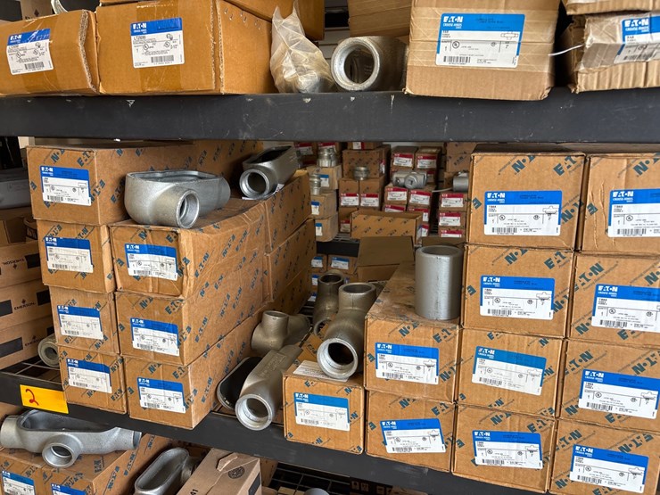 #4000-•-contents-of-three-shelving-units-image-17