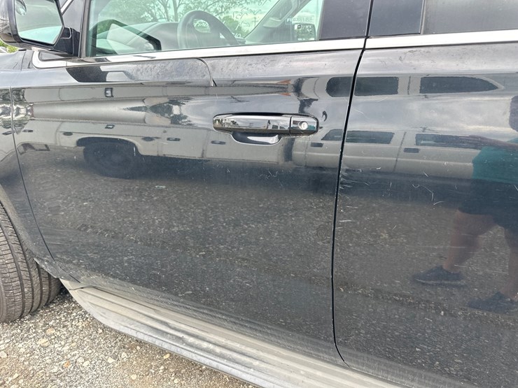 2015-chevrolet-tahoe-image-21