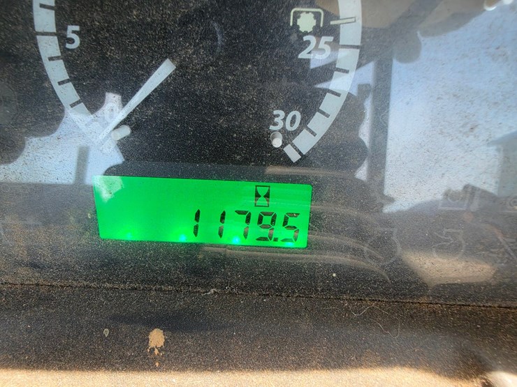 2013-john-deere-5100e-image-17