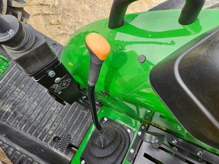 2024-john-deere-5067e-image-25