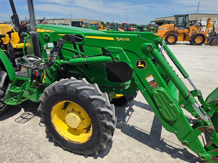 2022-john-deere-5100e-image-22