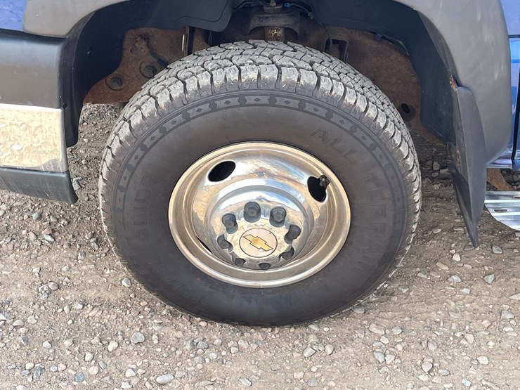 2004-chevrolet-silverado-3500-image-9