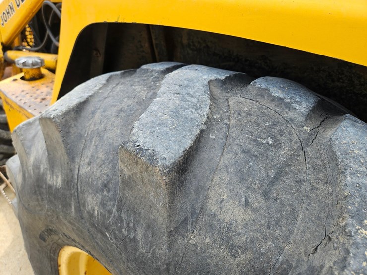 deere-410d-image-38