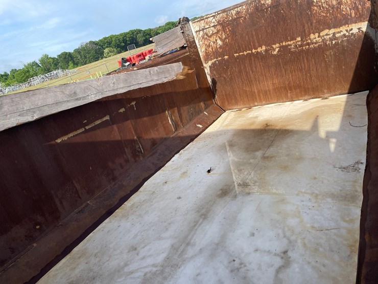 #1332-•-1990-freightliner-dump-truck-(has-mn-title)-image-29