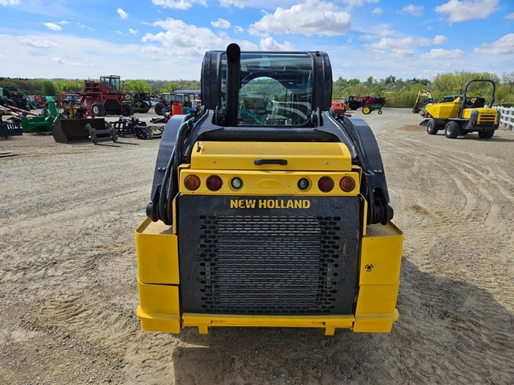 2021-new-holland-l318-image-4