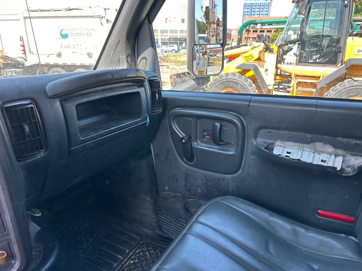 #11-•-2007-chevy-c8500-service-truck-image-48