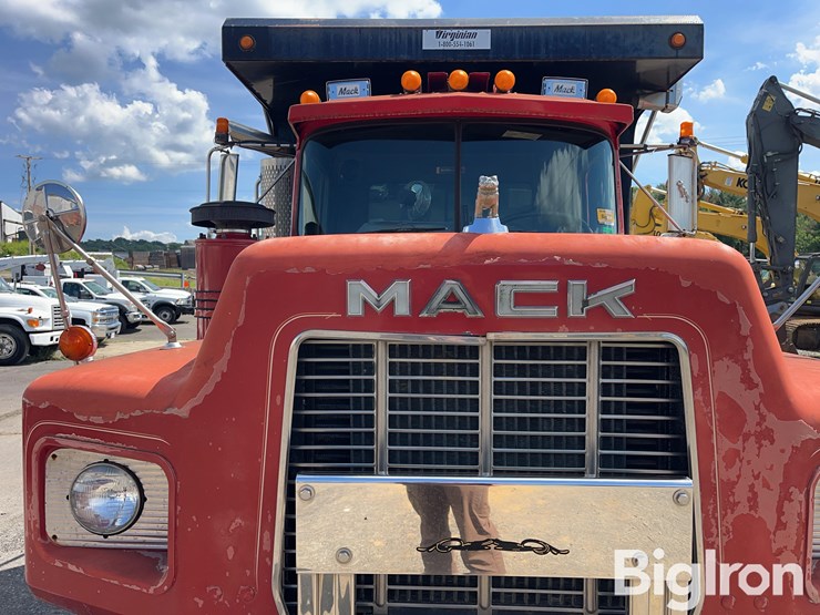 1992-mack-rb690s-image-17
