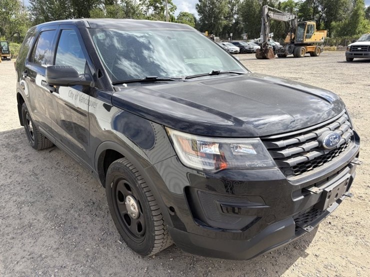 2017-ford-explorer-image-2