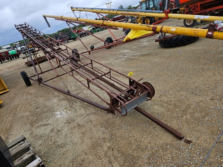 new-holland-131-image-3