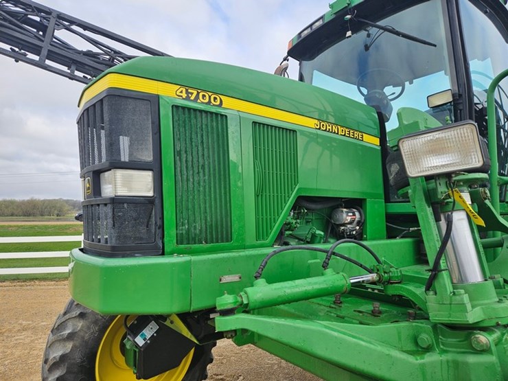 john-deere-4700-image-9