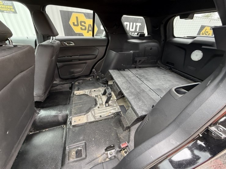 2017-ford-explorer-image-21