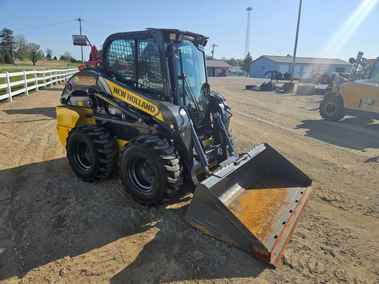 new-holland-l320-image-7