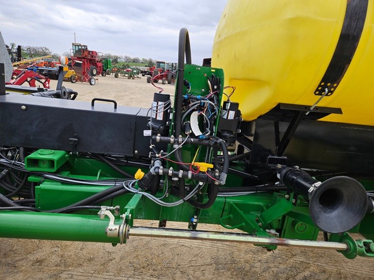 john-deere-7200-image-45